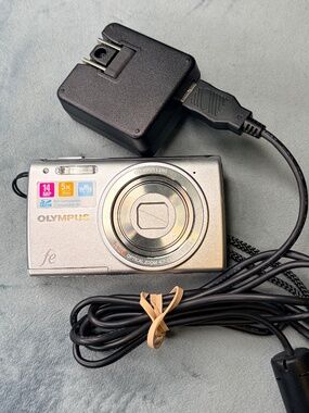 Olympus FE-5050  Digital camera compact - 14.0 MP